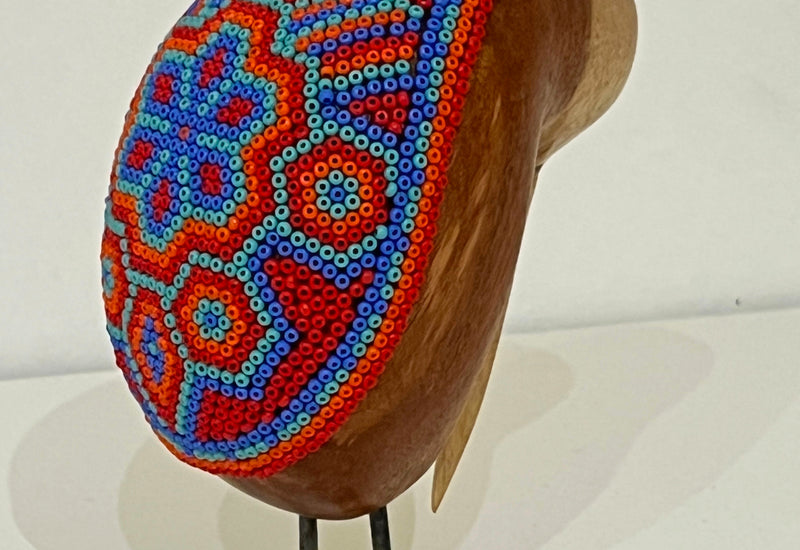 Kiwi de Madera con Arte Huichol