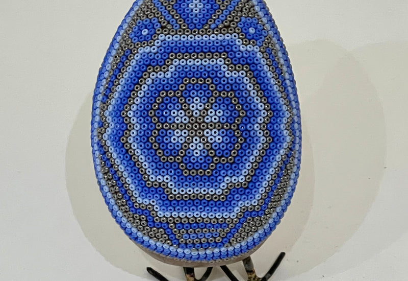 Kiwi de Madera con Arte Huichol