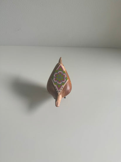 Pájaro Mini de Madera con Arte Huichol