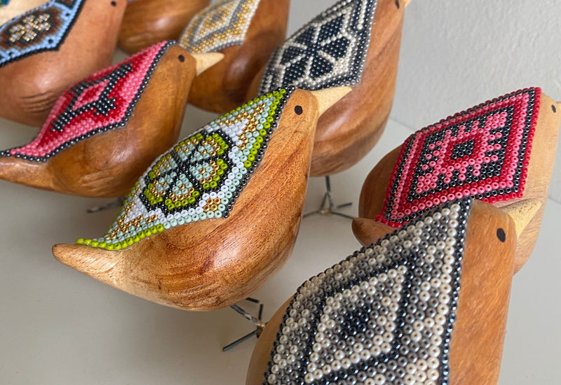 Pájaro Mini de Madera con Arte Huichol