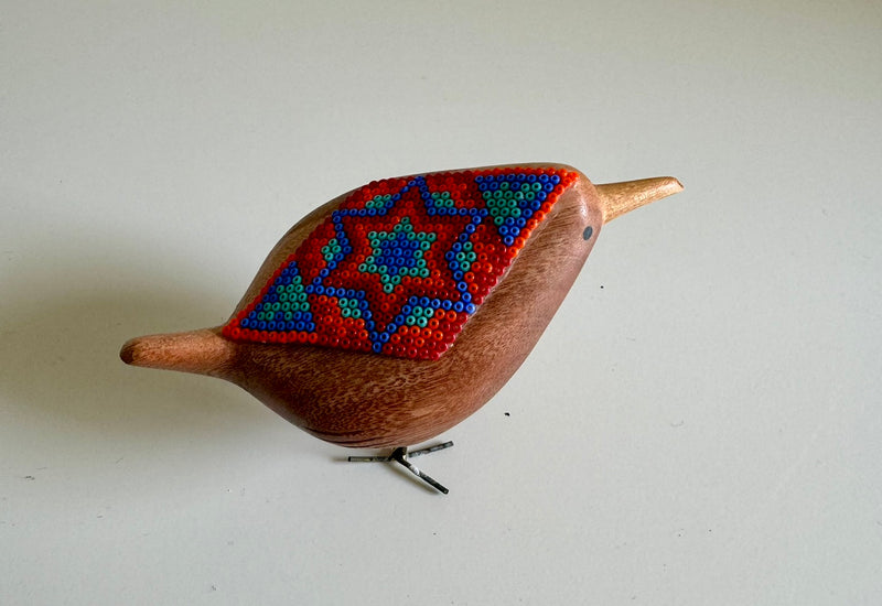 Pájaro de Madera con Arte Huichol