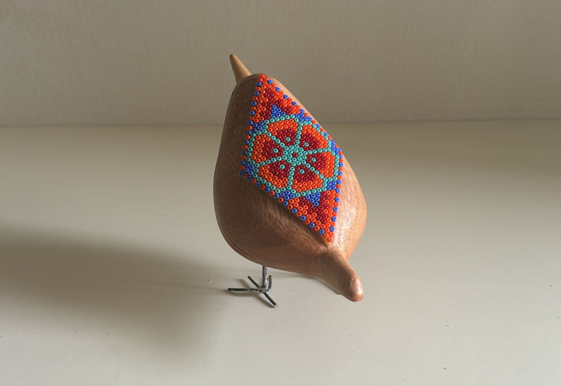 Pájaro de Madera con Arte Huichol