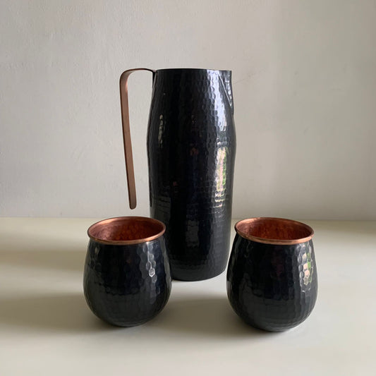 Set de Jarra con Vasos de Cobre Pavonado Negro