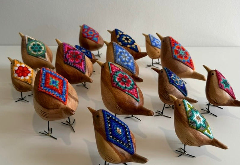 Pájaro de Madera con Arte Huichol