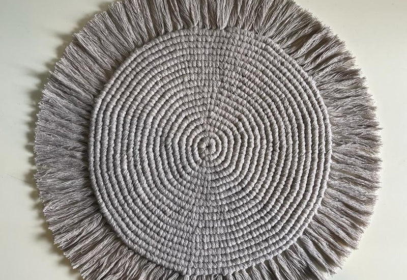 Bajo Plato Macramé color Gris