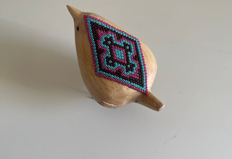 Pájaro de Madera con Arte Huichol