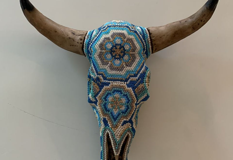 Cabeza de Vaca mini con Arte Huichol